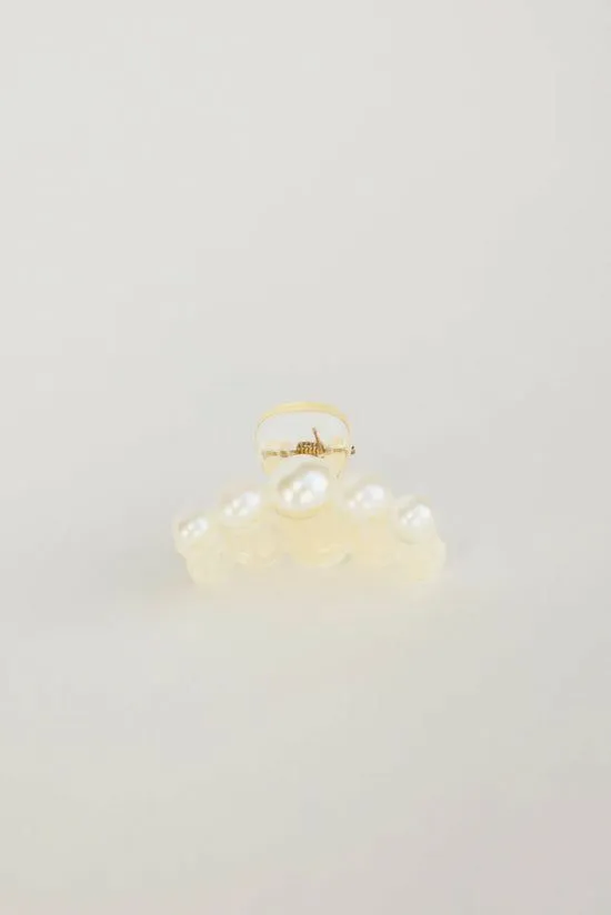 Bohme Oversized Pearl Claw Clip In Small White Women Hair Accessories