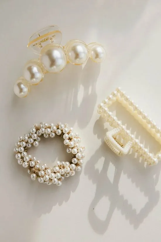 Bohme Oversized Pearl Claw Clip In Small White Women Hair Accessories