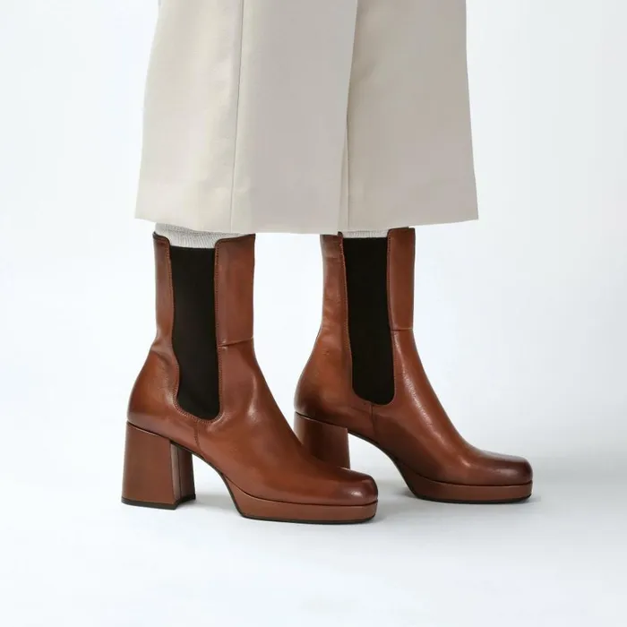 Clarks Pique Up Dark Tan Leather Chelsea Boots Dark Tan Leather Women Chelsea Boots