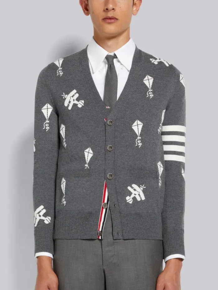 Fine Merino Wool Half Drop Sky Icons 4bar Relaxed Fit Cardigan Medium Grey Men Thom Browne Knitwear Fine Merino Wool Half Drop Sky Icons 4bar Relaxed Fit Cardigan Medium Grey Men Thom Browne Knitwear