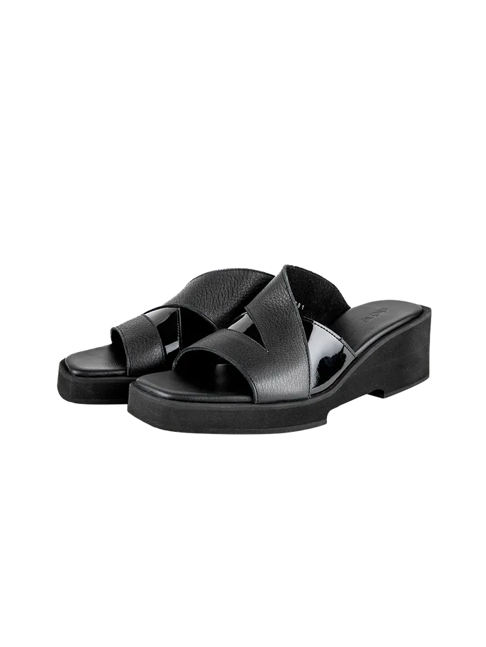 Riakoo sandals