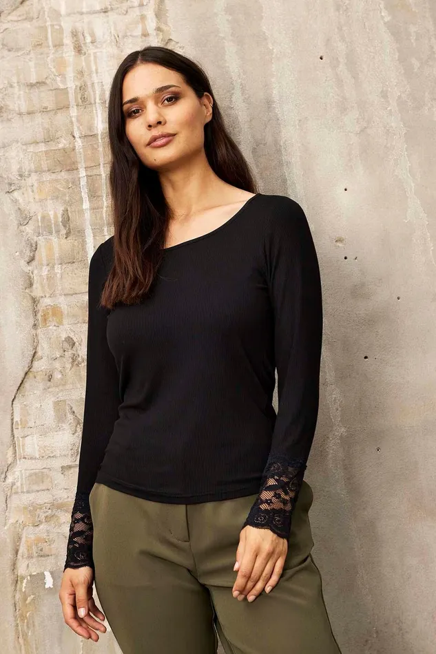 VIVIAN BLOUSE 15862 999 Black 999 Women IN FRONT TOPS TSHIRTS