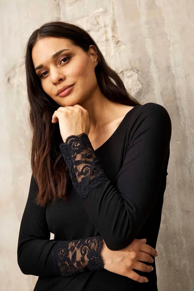 VIVIAN BLOUSE 15862 999 Black 999 Women IN FRONT TOPS TSHIRTS