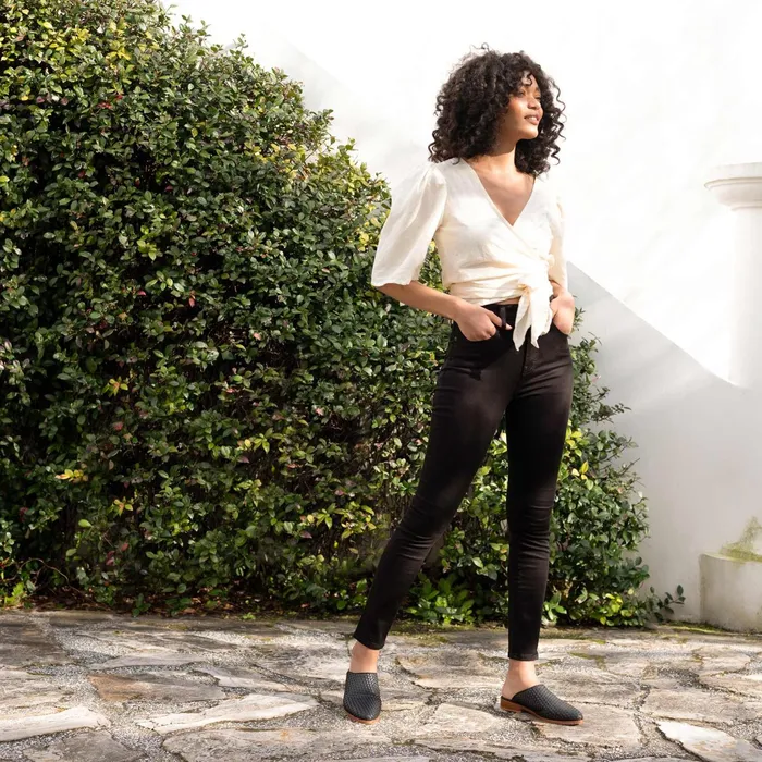 Women Ama Woven Mule Woven Black Nisolo Flats and Slip Ons