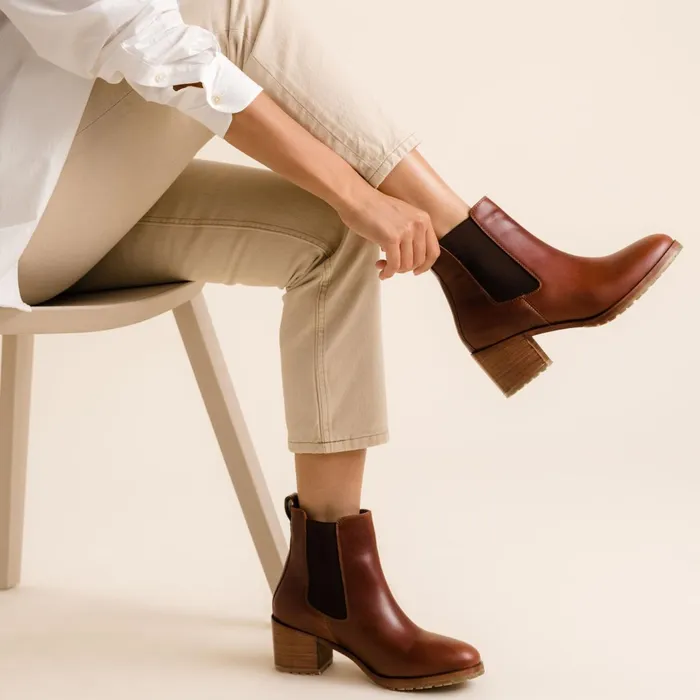 Women Ana GoTo Heeled Chelsea Boot Auburn Nisolo Heels