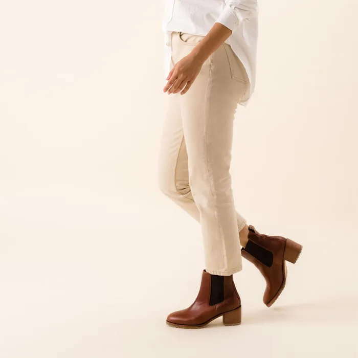 Women Ana GoTo Heeled Chelsea Boot Auburn Nisolo Heels
