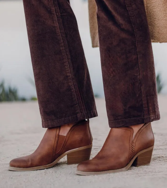 Women Baretraps Booties Lidian Ankle Bootie Walnut Women Baretraps Booties Lidian Ankle Bootie Walnut