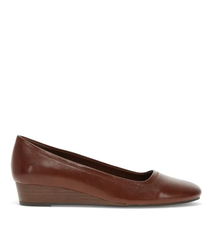 Women Baretraps Dress Shoes Covette Wedge Slip On Mahogany