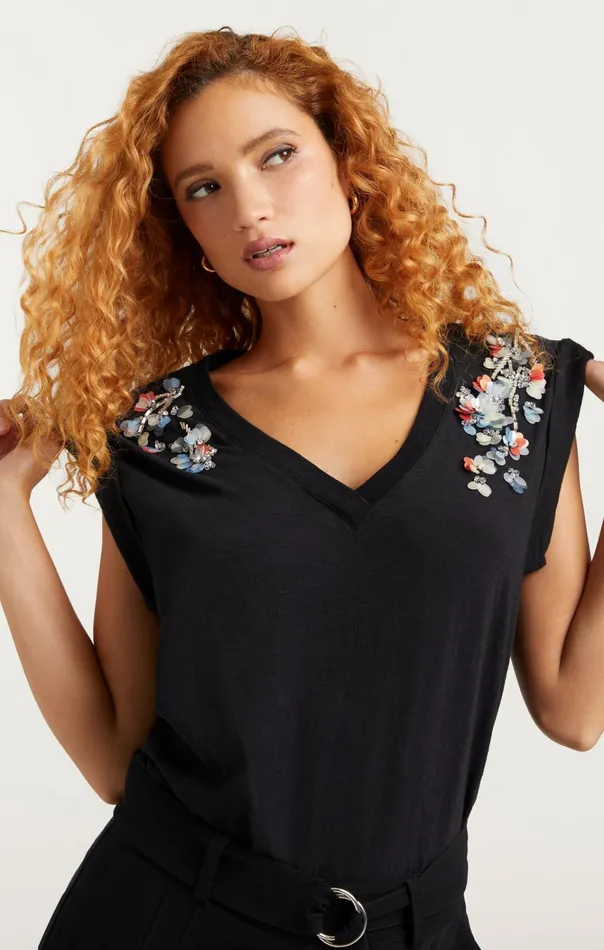 Women Cinq Sept Tops VNeck Bella Tee Sequin Flower Black Multi
