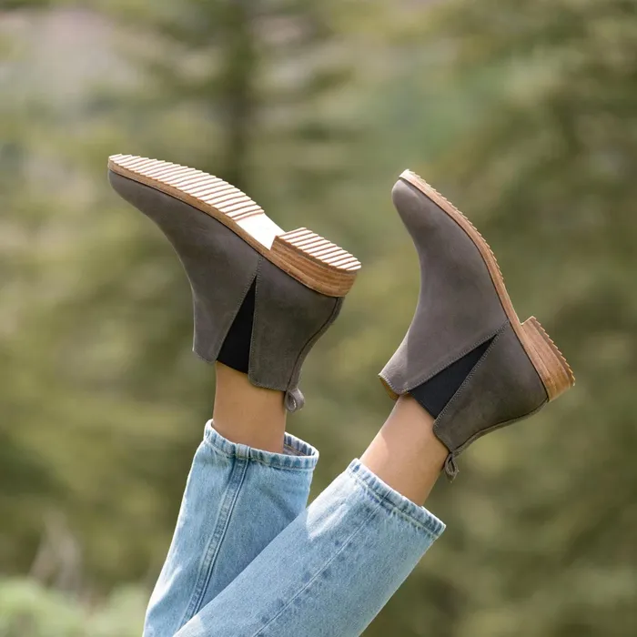 Women Eva Everyday Chelsea Boot Grey Nisolo Boots