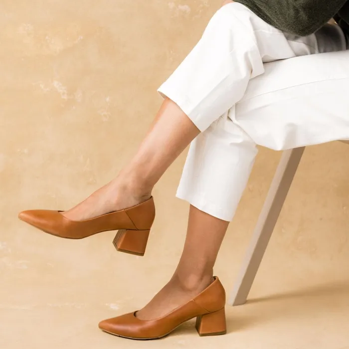 Women Fiorela GoTo Mid Heel Caramel Nisolo Heels