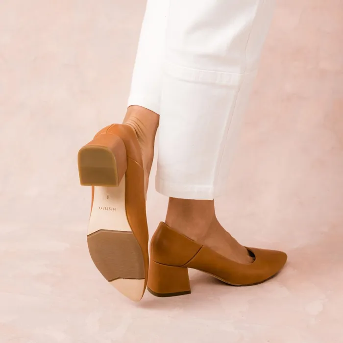 Women Fiorela GoTo Mid Heel Caramel Nisolo Heels